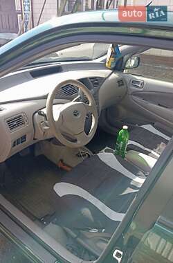 Седан Toyota Prius 2001 в 
