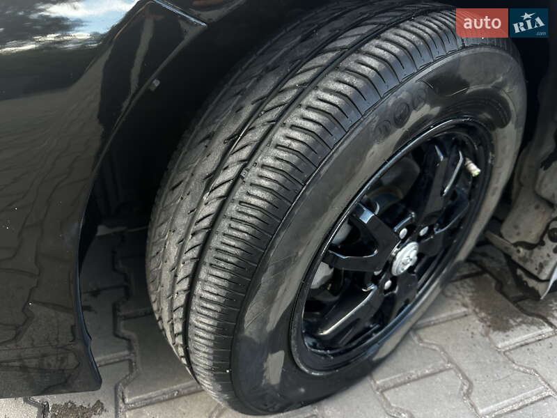 Хэтчбек Toyota Prius 2014 в Каменском фото 6 Хэтчбек Toyota Prius 2014 в Каменском