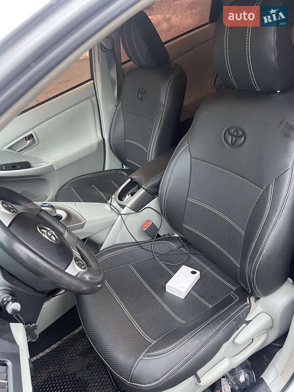 Хетчбек Toyota Prius 2015 в Києві