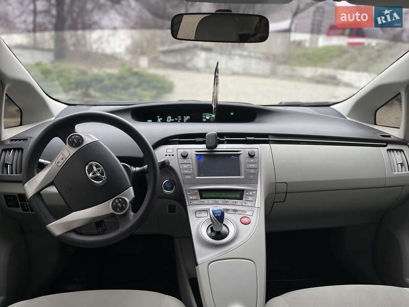 Хетчбек Toyota Prius 2014 в Дніпрі