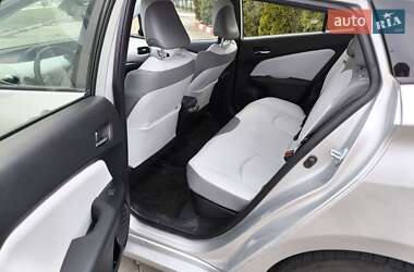 Хетчбек Toyota Prius 2019 в 