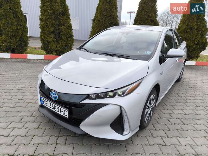 Хетчбек Toyota Prius 2019 в 