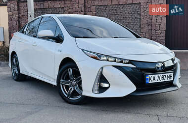 Хэтчбек Toyota Prius 2017 в Киеве