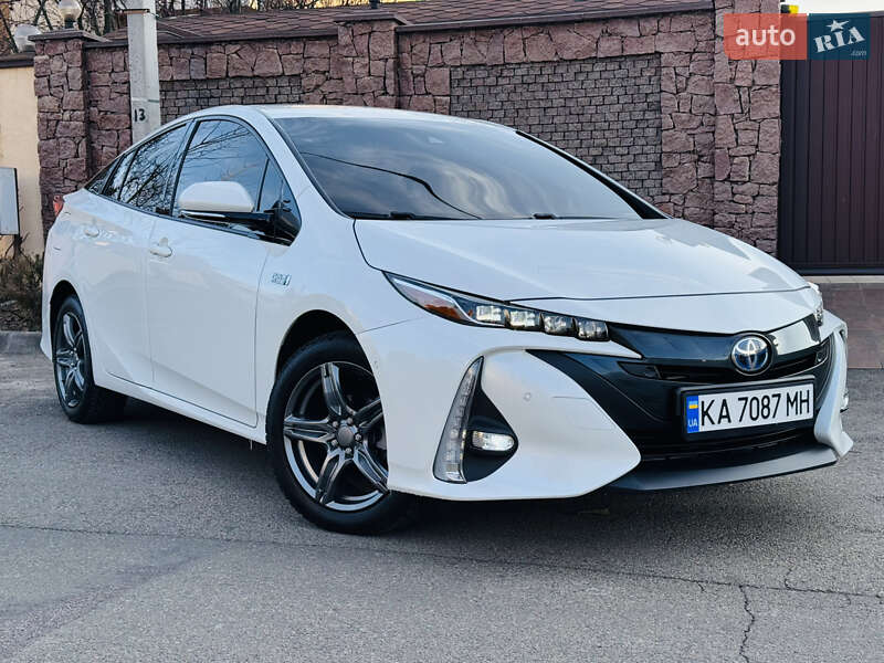 Хетчбек Toyota Prius 2017 в Києві
