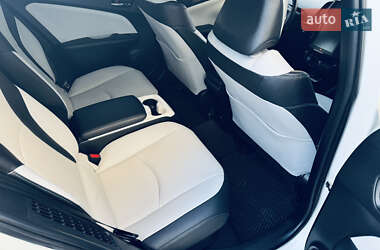 Хэтчбек Toyota Prius 2017 в Киеве