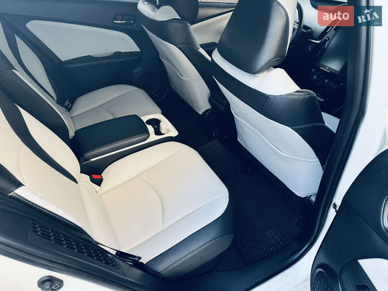 Хетчбек Toyota Prius 2017 в Києві