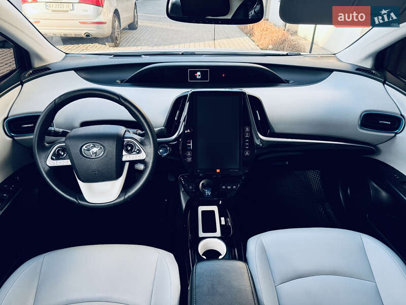 Хетчбек Toyota Prius 2017 в Києві