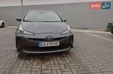 Хэтчбек Toyota Prius 2018 в 