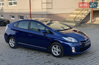 Хэтчбек Toyota Prius 2010 в 