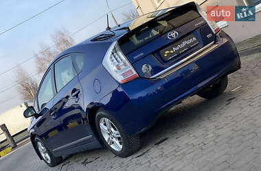 Хэтчбек Toyota Prius 2010 в 