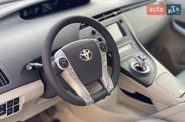 Хэтчбек Toyota Prius 2010 в 