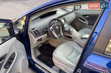 Хэтчбек Toyota Prius 2010 в 