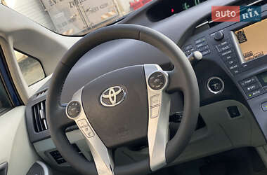 Хэтчбек Toyota Prius 2010 в 
