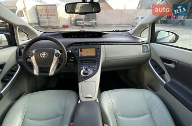 Хэтчбек Toyota Prius 2010 в 