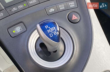 Хэтчбек Toyota Prius 2010 в 