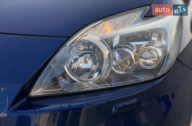 Хэтчбек Toyota Prius 2010 в 