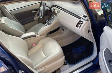 Хэтчбек Toyota Prius 2010 в 