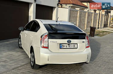 Хэтчбек Toyota Prius 2012 в 