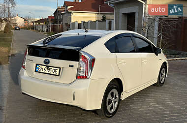 Хэтчбек Toyota Prius 2012 в 