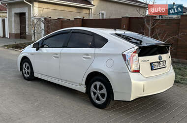 Хэтчбек Toyota Prius 2012 в 