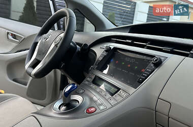 Хэтчбек Toyota Prius 2012 в 