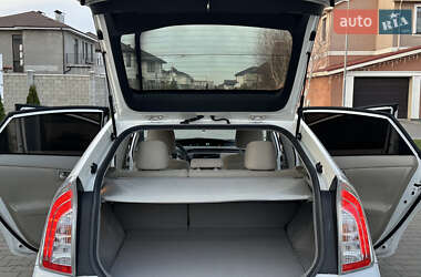 Хэтчбек Toyota Prius 2012 в 