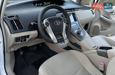 Хэтчбек Toyota Prius 2012 в 