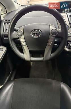 Хетчбек Toyota Prius 2018 в 