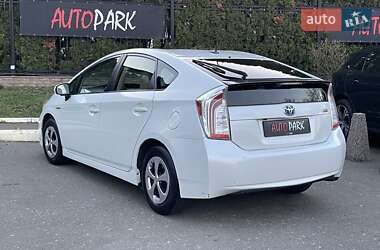 Хэтчбек Toyota Prius 2013 в 