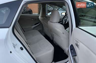 Хэтчбек Toyota Prius 2013 в 