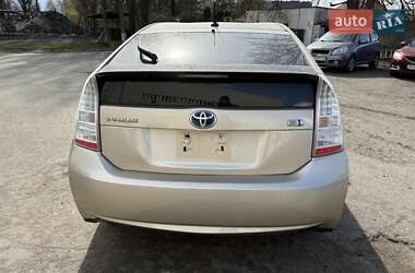 Хэтчбек Toyota Prius 2011 в 