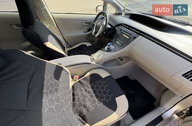 Хэтчбек Toyota Prius 2011 в 