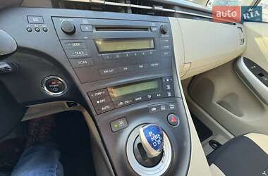 Хэтчбек Toyota Prius 2011 в 