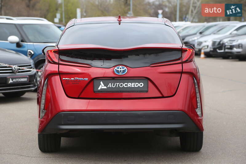 Хэтчбек Toyota Prius 2016 в Киеве