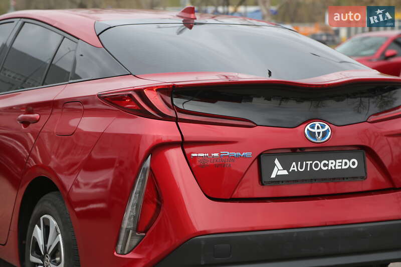 Хэтчбек Toyota Prius 2016 в Киеве