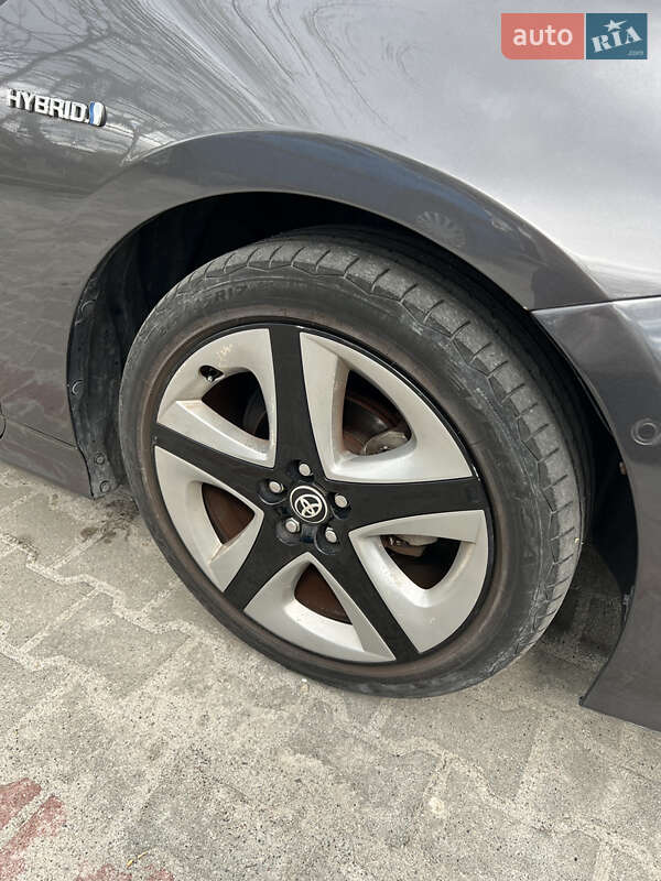 Хэтчбек Toyota Prius 2015 в Киеве