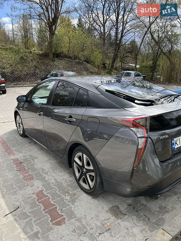 Хэтчбек Toyota Prius 2015 в Киеве