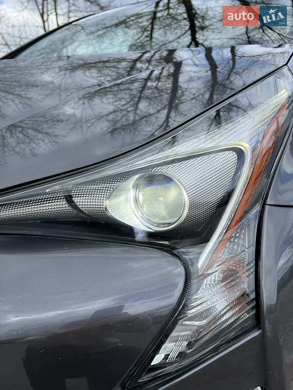 Хэтчбек Toyota Prius 2015 в Киеве