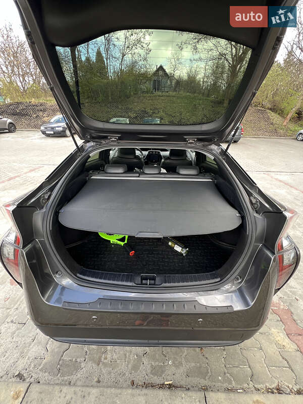 Хэтчбек Toyota Prius 2015 в Киеве