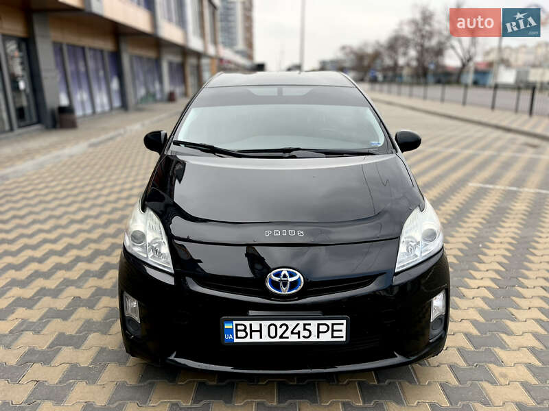 Хэтчбек Toyota Prius 2011 в 