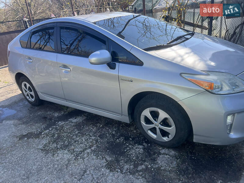 Хетчбек Toyota Prius 2014 в Дніпрі