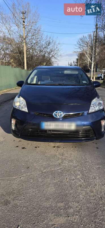 Хэтчбек Toyota Prius 2013 в 