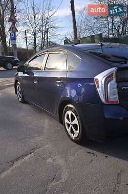 Хэтчбек Toyota Prius 2013 в 