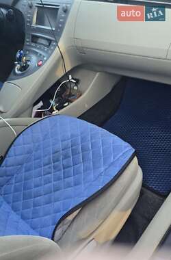 Хэтчбек Toyota Prius 2013 в 