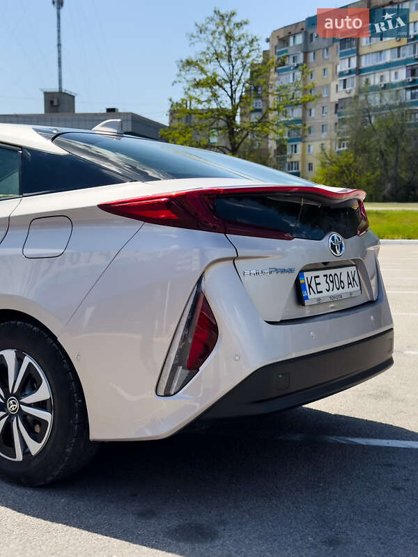 Хетчбек Toyota Prius 2017 в Кам'янському