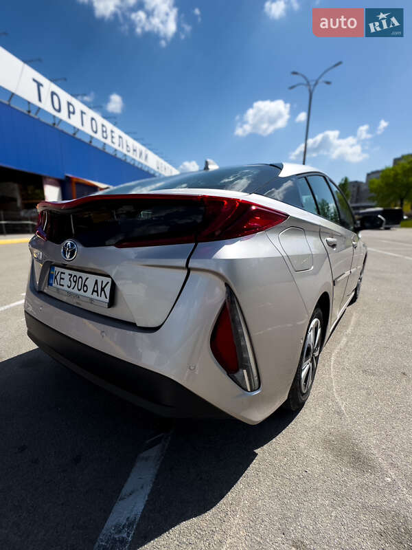 Хетчбек Toyota Prius 2017 в Кам'янському