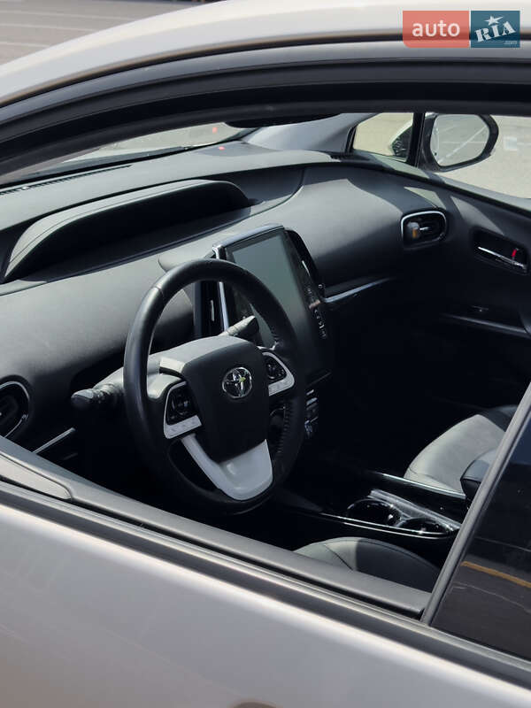 Хетчбек Toyota Prius 2017 в Кам'янському