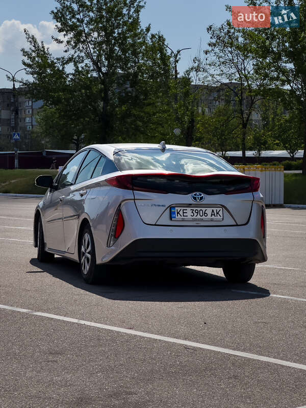 Хетчбек Toyota Prius 2017 в Кам'янському