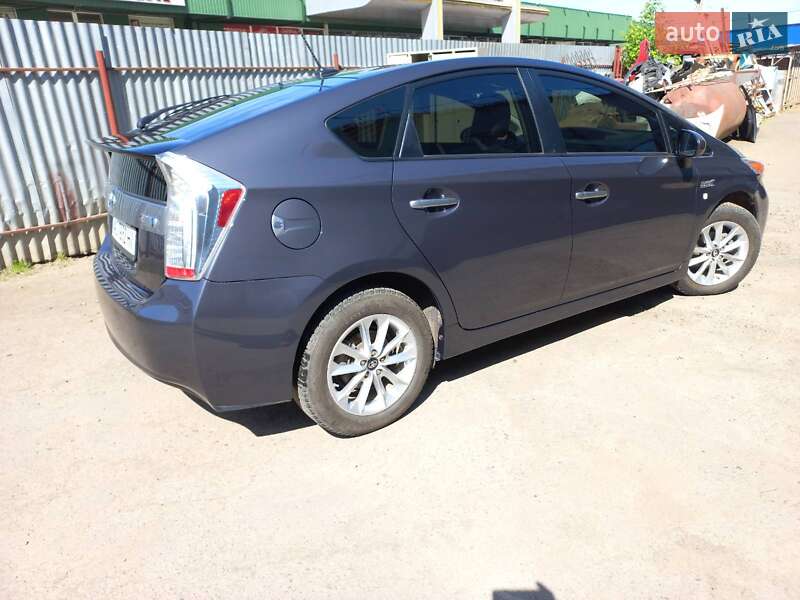 Хэтчбек Toyota Prius 2013 в Ужгороде