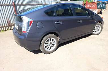 Хэтчбек Toyota Prius 2013 в 